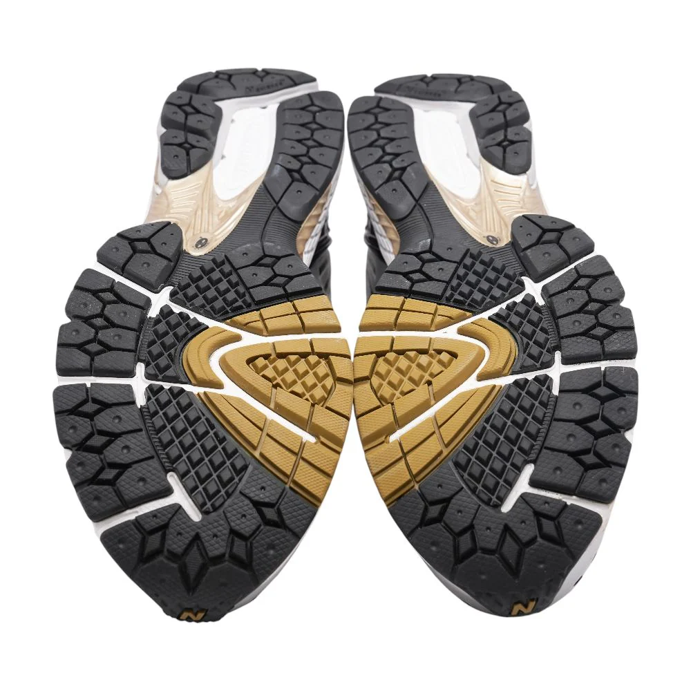 19063 Silver Low Top Athletic Shoes - Image 3