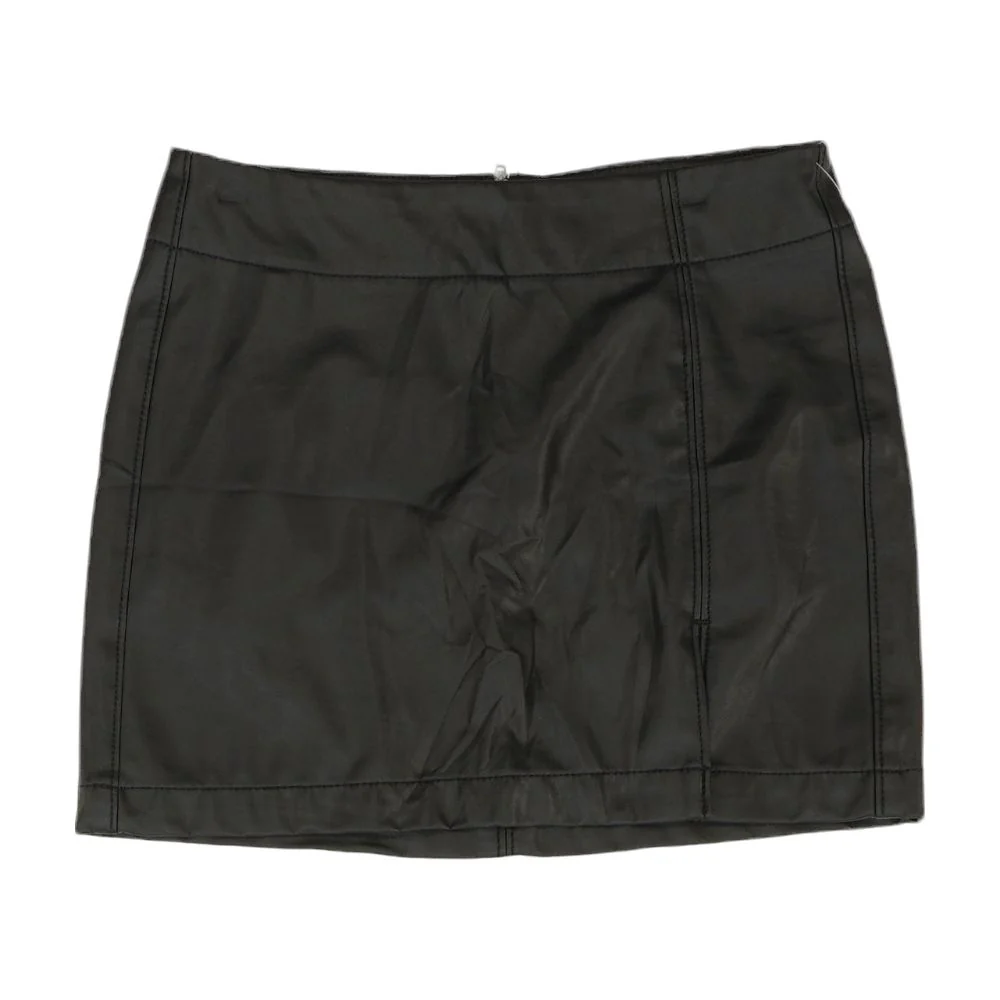 Black Solid Mini Skirt